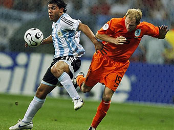    ()        .  AFP <hr><a href=http://cup2006.lenta.ru/photo/2006/06/21/argentina/ target=__blank_> </a>