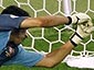 Португалец Петит (на переднем плане) срезает мяч в собственные ворота